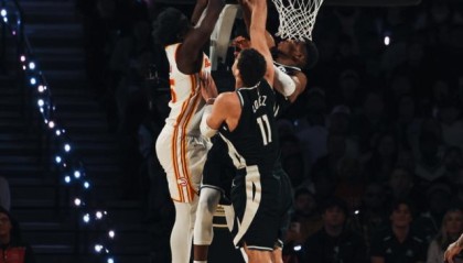 中国米兰-32+14+9统治攻防！字母哥猎杀老鹰剑指NBA杯冠军