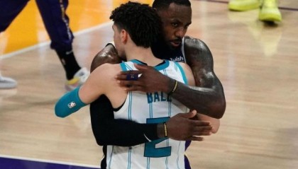 中国米兰-生涯首回LA战詹皇 三球兴奋过头难掩天赋溢出