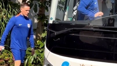 米兰体育官网-土洋结合！记者晒照：泰山队来了俩外籍助教