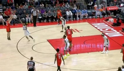 谢泼德下半场开局连中两记三分已得16分，火箭领先27分